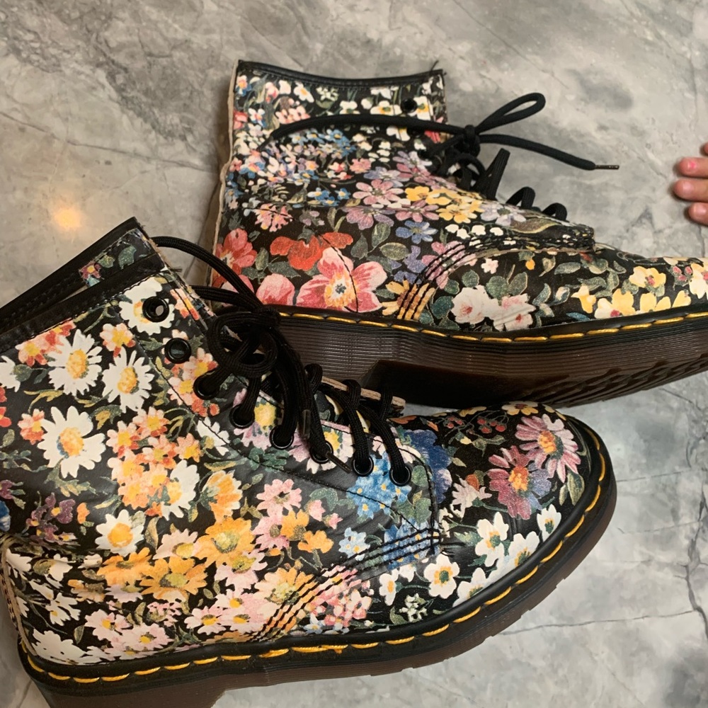 Rare vintage floral Dr Marten boots